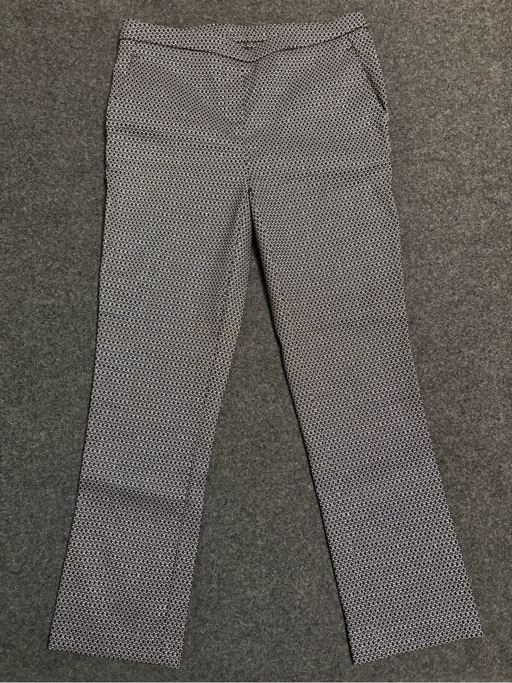 Jules & Leopold Black and White Geo-Print with Silver Thread Capri Pants
